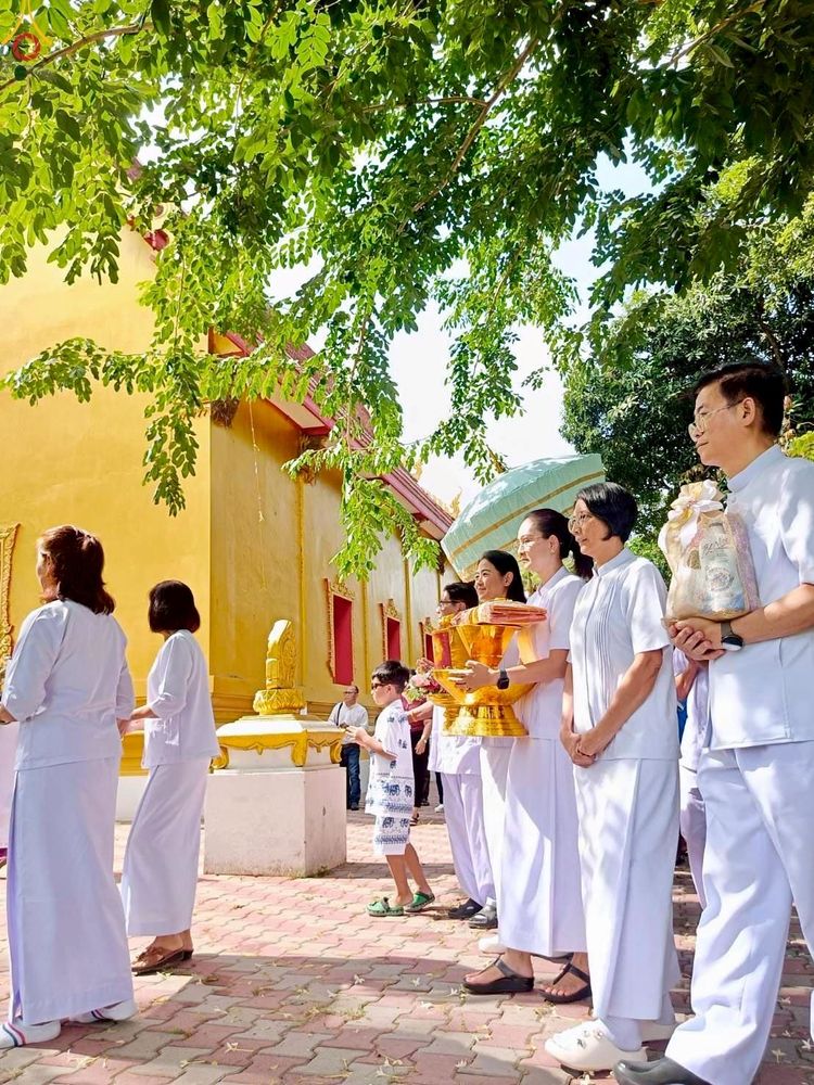 ภาพ No.255554:วันที่ 12 ตุลาคม พ.ศ. 2568 พิธีทอดกฐินสามัคคีทั่วไทย 30,000 วัด โดยคณะศิษยานุศิษย์ บูชาธรรม 81 ปี หลวงพ่อธัมมชโย ณ วัดสามจุ่น ต.ดอนปรู อ.ศรีประจันต์  จ.สุพรรณบุรี