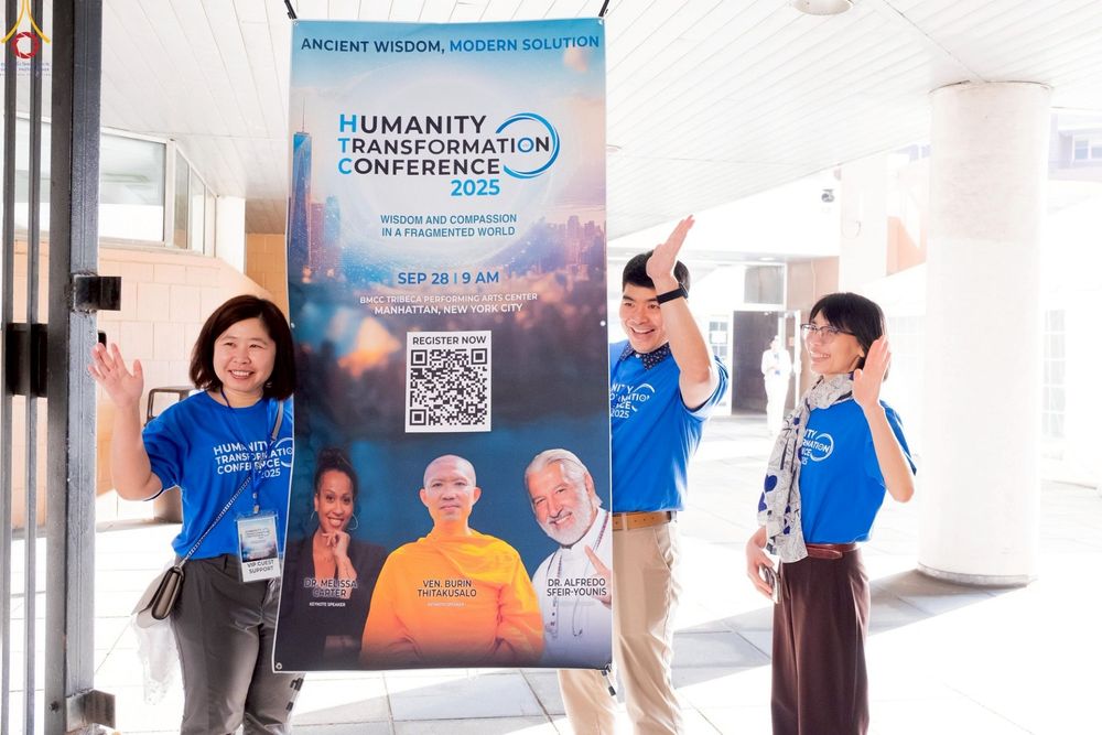 ภาพ No.249724:วันอาทิตย์ที่ 28 กันยายน พ.ศ. 2568 การปฏิบัติธรรมบูชาธรรม 108 ปี แห่งการบรรลุธรรมของหลวงปู่วัดปากน้ำ ได้จุดประทีปสันติภาพไปทั่วโลก และได้ร่วมเสวนาทางปัญญา เพื่อการขยายพระพุทธศาสนาวิชชาธรรมกายไปทั่วโลก  ในงาน HTC Newyork USA