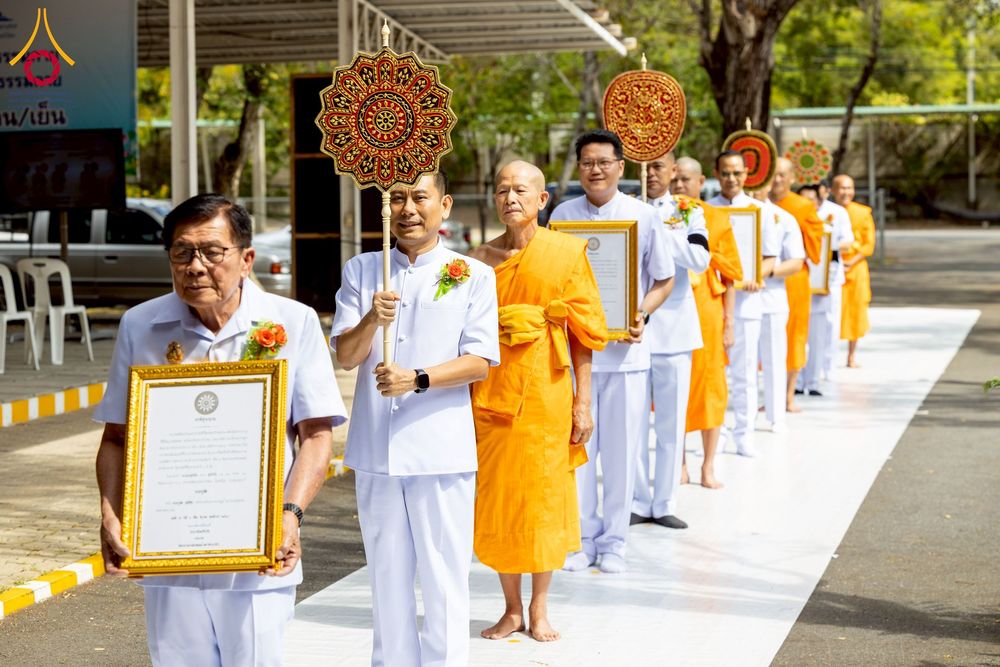 ภาพ No.276645:วันเสาร์ที่ 6 ธันวาคม พ.ศ. 2568 พิธีมุทิตาสักการะ เนื่องในโอกาสที่พระเดชพระคุณพระพรหมดิลก เจ้าอาวาสวัดสามพระยา วรวิหาร เมตตาเป็นประธานในพิธีตั้งฐานานุกรมใน พระราชวิเทศวชิรเวที (บัณฑิต วรปญฺโญ) ผู้ช่วยเจ้าอาวาสวัดพระธรรมกาย (ไวโรจน์ วิโรจโน) ผู้ช่วยเจ้าอา