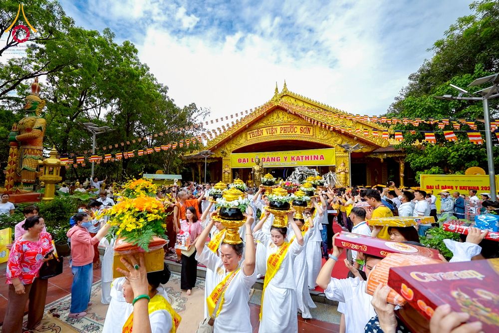 ภาพ No.274068:วันที่ 23 พฤศจิกายน พ.ศ. 2568 ประธานมูลนิธิธรรมกาย ถวายปัจจัยสมทบกฐินแด่ วัดเทียนเวียนเฟื้อกเซิน ศูนย์วิปัสสนาที่มีชื่อเสียง มากกว่า 50 ปีในเวียดนาม