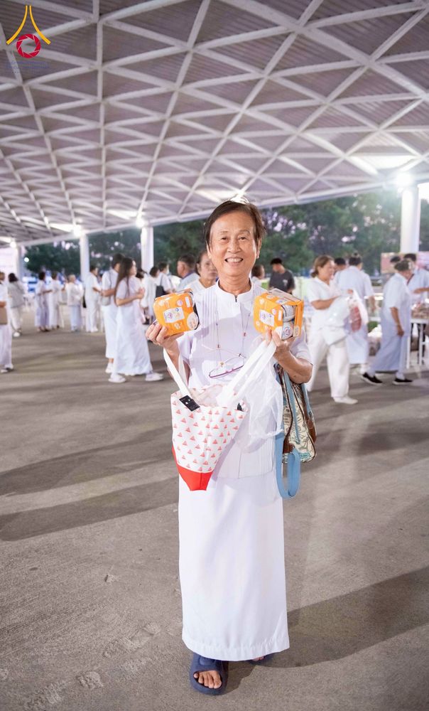 ภาพ No.276951:วันอาทิตย์ที่ 7 ธันวาคม พ.ศ. 2568 พิธีตักบาตรอาทิตย์ต้นเดือน ณ บ้านแก้วเรือนทองคุณยายฯ วัดพระธรรมกาย