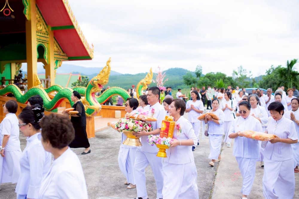 ภาพ No.267932:วันที่ 29 ตุลาคม พ.ศ. 2568 พิธีทอดกฐินสามัคคีทั่วไทย ณ วัดวังกระแพร อ.โป่งน้ำร้อน จ.จันทบุรี โดยคณะศิษยานุศิษย์ บูชาธรรม 81 ปี หลวงพ่อธัมมชโย