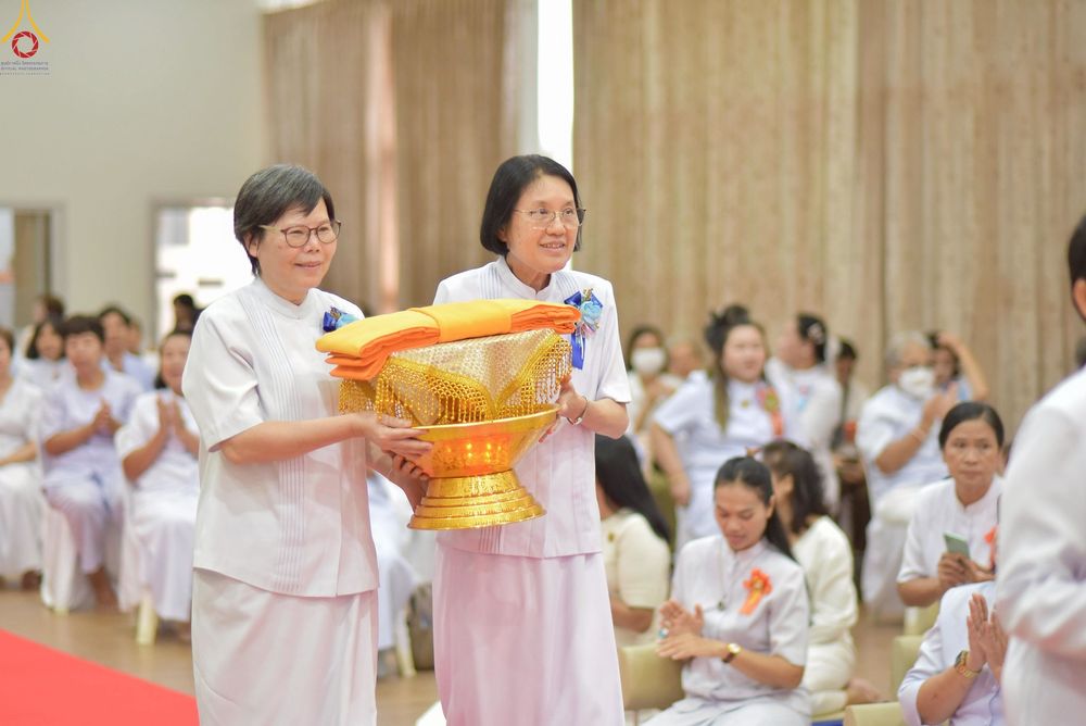 ภาพ No.270425:วันอาทิตย์ที่ 19 ตุลาคม พ.ศ. 2568 พิธีทอดกฐินสามัคคี , พิธีสมโภชพระประธาน อัญเชิญพระบรมสารีริกธาตุบรรจุ ในเกศและประดิษฐานจักรแก้ว ในแผ่นฌานองค์พระประธาน ณ ศูนย์ปฏิบัติธรรมเขาคิชฌกูฏ จ.จันทบุรี