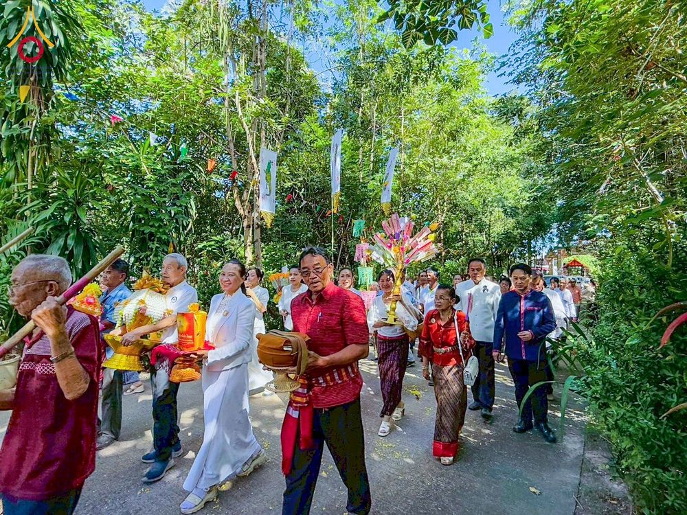 ภาพ No.274153:วันที่ 30 ตุลาคม พ.ศ. 2568 พิธีทอดกฐินสามัคคีทั่วไทย ณ วัดเวฬุวนาราม อ.สมเด็จ จ.กาฬสินธุ์ โดยคณะศิษยานุศิษย์ บูชาธรรม 81 ปี หลวงพ่อธัมมชโย