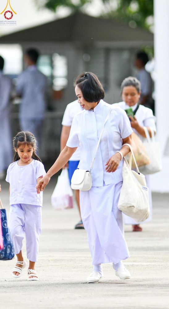 ภาพ No.139021:พิธีตักบาตร , พิธีบูชาข้าวพระ ณ ห้องแก้วสารพัด 1 สภาธรรมกายสากล วัดพระธรรมกาย วันอาทิตย์ต้นเดือนที่ 2 มิถุนายน พ.ศ. 2567