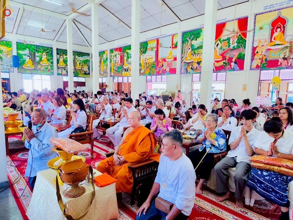 ภาพ No.254405:วันที่ 12 ตุลาคม พ.ศ. 2568 พิธีทอดกฐินสามัคคีทั่วไทย 30,000 วัด โดยคณะศิษยานุศิษย์ บูชาธรรม 81 ปี หลวงพ่อธัมมชโย ณ วัดหอมศีล ตำบลบางพลีน้อย  อำเภอบางบ่อ จังหวัดสมุทรปราการ