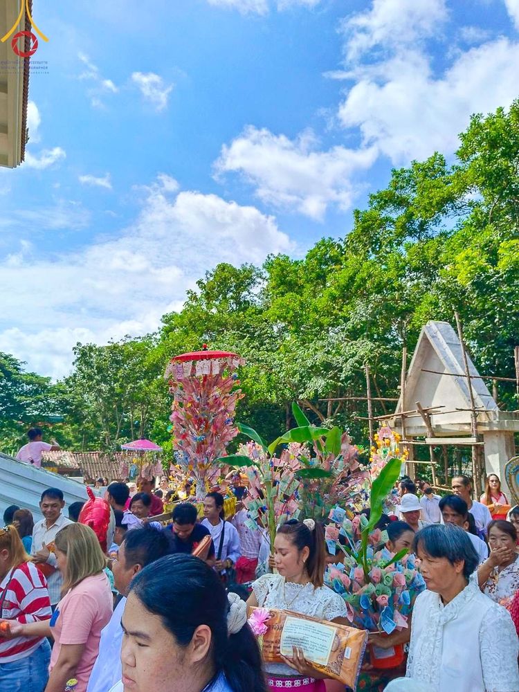ภาพ No.173624:พิธีทอดกฐิน ณ วัดหนองม่วง จ.ระยอง ในโครงการกฐินสามัคคีทั่วไทย 30,000 วัด บูชาธรรม 80 ปี หลวงพ่อธัมมชโย โดยคณะศิษยานุศิษย์วัดพระธรรมกาย วันที่ 27 ตุลาคม พ.ศ. 2567