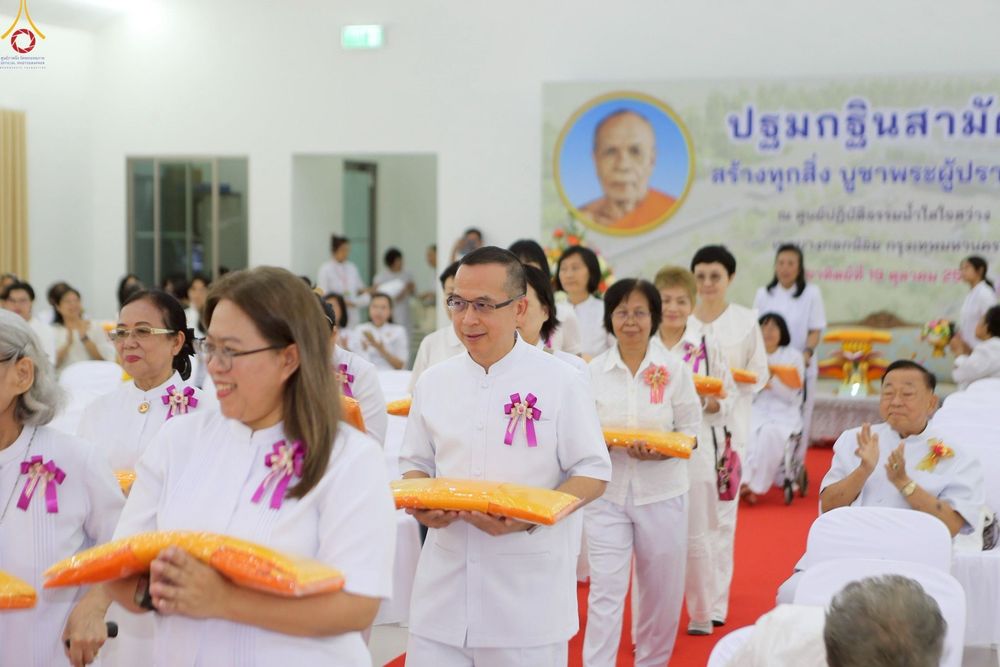 ภาพ No.258568:วันที่ 19 ตุลาคม พ.ศ. 2568 พิธีทอดกฐินสามัคคีทั่วไทย 30,000 วัด โดยคณะศิษยานุศิษย์ บูชาธรรม 81 ปี หลวงพ่อธัมมชโย ณ ศูนย์ปฎิบัติธรรมน้ำใสใจสว่าง  เขตบางกอกน้อย กรุงเทพมหานคร