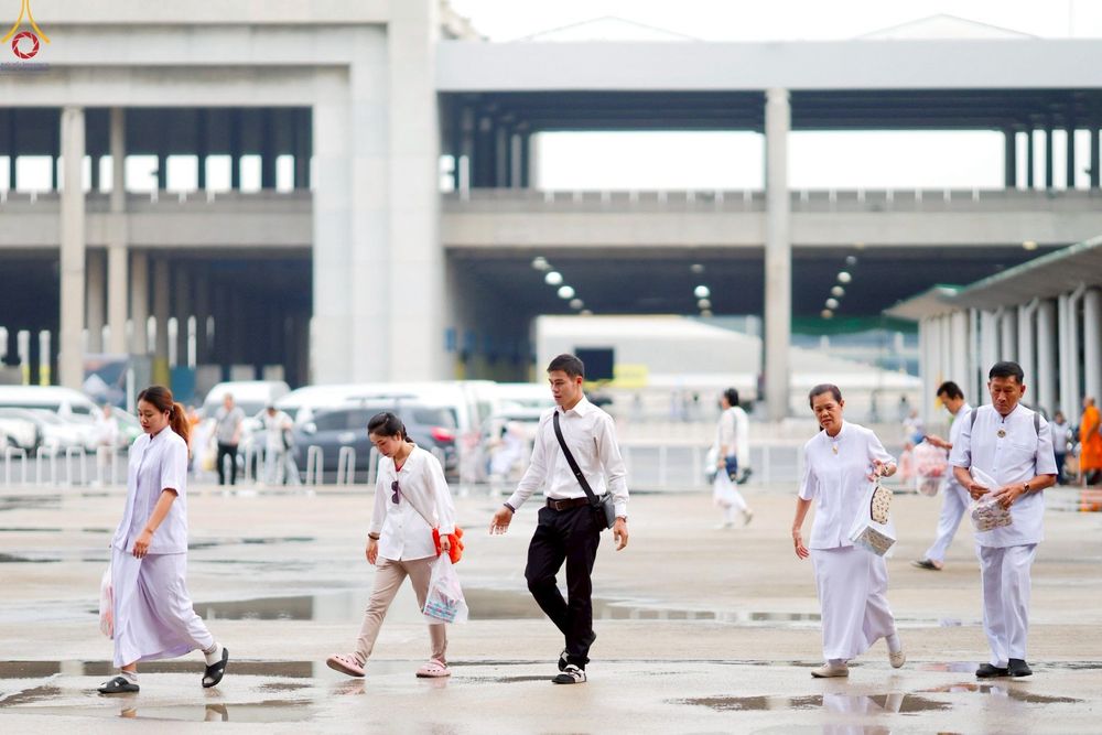 ภาพ No.243434:วันที่ 7 กันยายน พ.ศ. 2568 พิธีตักบาตร ข้าวสารอาหารแห้ง ในวันครูผู้ค้นพบวิชชาธรรมกาย ณ บ้านแก้วเรือนทองคุณยายฯ สภาธรรมกายสากล วัดพระธรรมกาย