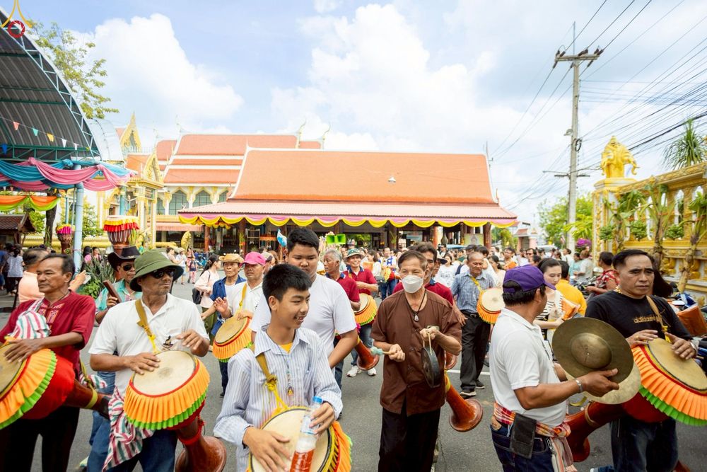 ภาพ No.254902:วันที่ 12 ตุลาคม พ.ศ. 2568 พิธีทอดกฐินสามัคคีทั่วไทย 30,000 วัด โดยคณะศิษยานุศิษย์ บูชาธรรม 81 ปี หลวงพ่อธัมมชโย ณ วัดตะคร้ำเอน อ.ท่ามะกา  จ.กาญจนบุรี