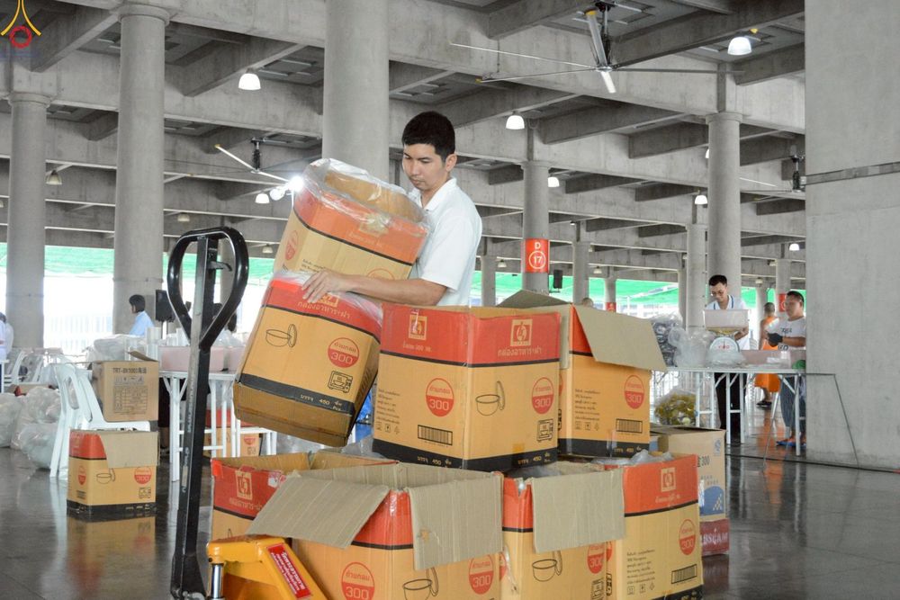 ภาพ No.246650:วันที่ 12 กันยายน พ.ศ. 2568 การเก็บงาน จัดเก็บไฟ LED ของเจ้าหน้าที่ทุกสถานะ ณ วิหารคด วัดพระธรรมกาย