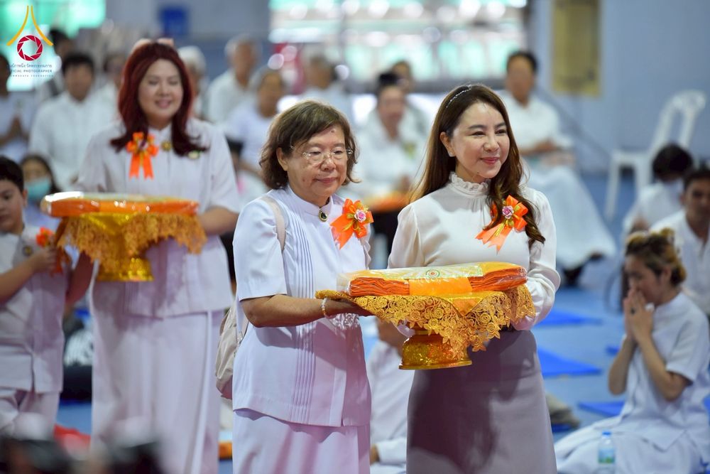 ภาพ No.238053:วันอังคารที่ 12 สิงหาคม พ.ศ. 2568 กิจกรรมวันแม่แห่งชาติ พิธีเปิดห้องปฎิบัติธรรม "กลางใส ใจสว่าง" (World Inner Peace Meditation Room) พิธีลูกกราบคุณแม่-คุณพ่อ พิธีทอดผ้าป่ากองทุนเลี้ยงพระ&กฐิน 30,000 วัด(บูชาธรรมหลวงพ่อ) พิธีไถ่โคท้อง 2 ตัว  ณ วิหารคด 2 ว