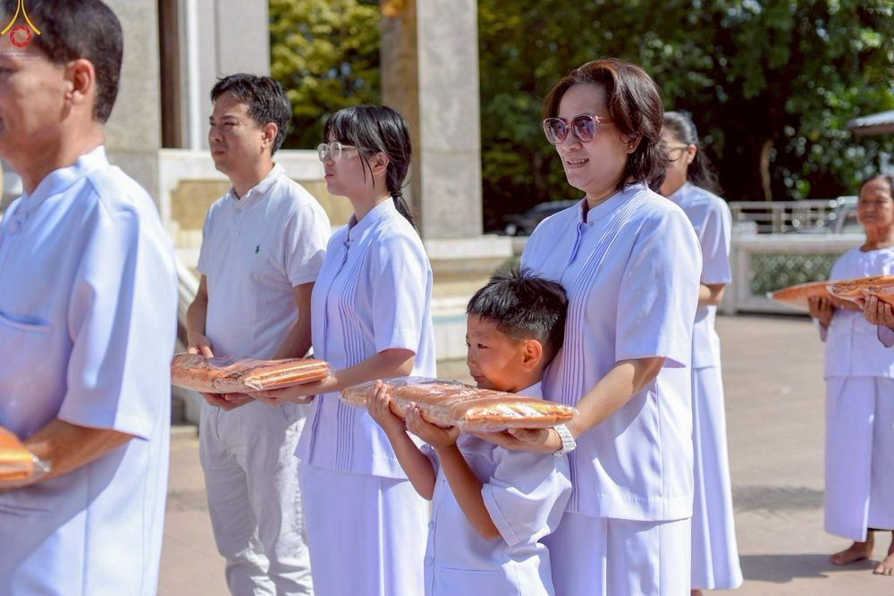 ภาพ No.260222:วันที่ 19 ตุลาคม พ.ศ. 2568 พิธีทอดกฐินสามัคคีทั่วไทย 30,000 วัด โดยคณะศิษยานุศิษย์ บูชาธรรม 81 ปี หลวงพ่อธัมมชโย ณ วัดเทพรัตนาราม ต.สวนส้ม อ.บ้านแพ้ว จ.สมุทรสาคร