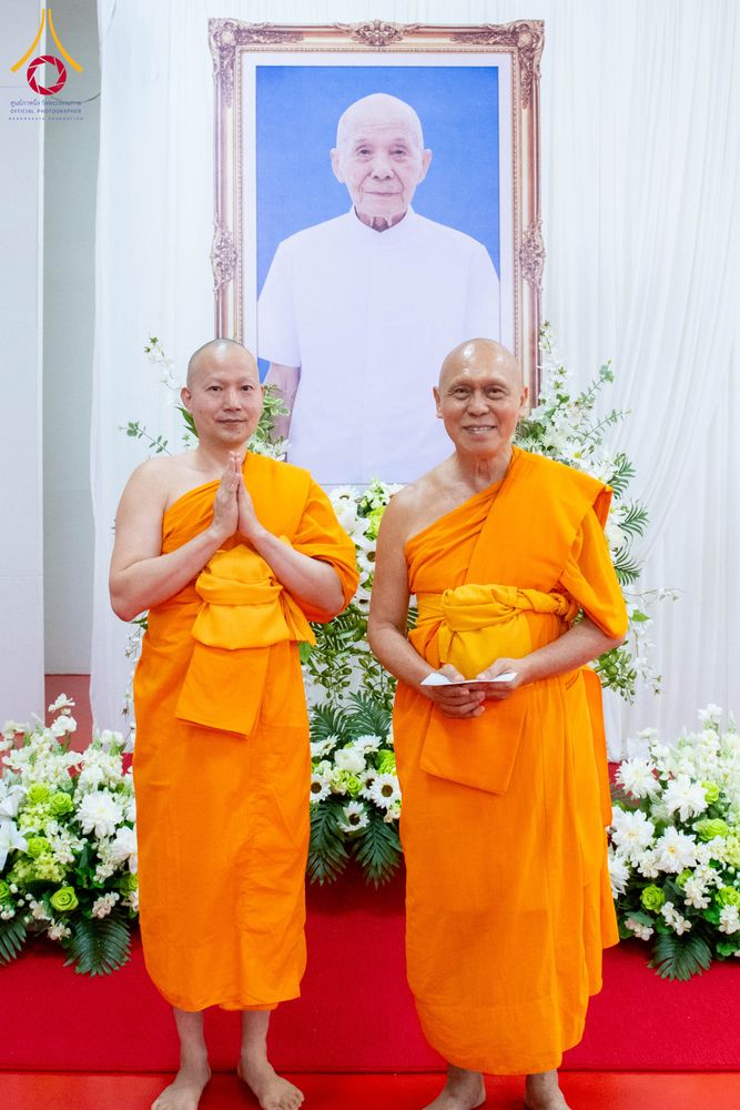 ภาพ No.314415:วันพฤหัสบดีที่ 19 มีนาคม พ.ศ. 2569 พิธีบำเพ็ญกุศล คุณพ่อณรงค์ จินตมากุล โยมบิดา พระครูปลัดรัตนวีรวัฒน์ (รังสฤษดิ์ อิทฺธิจินตโก) ที่ปรึกษาเจ้าคณะจังหวัดปทุมธานี เจ้าอาวาสวัดพระธรรมกาย  ณ ห้องปลูกศรัทธา 2 วัดพระธรรมกาย ปทุมธานี