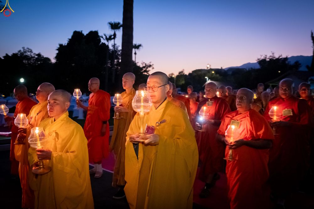 ภาพ No.332814:วันอาทิตย์ที่ 31 พฤษภาคม พ.ศ. 2569 วันวิสาขบูชา ณ วัดพระธรรมกายแคลิฟอร์เนีย  ประเทศสหรัฐอเมริกา