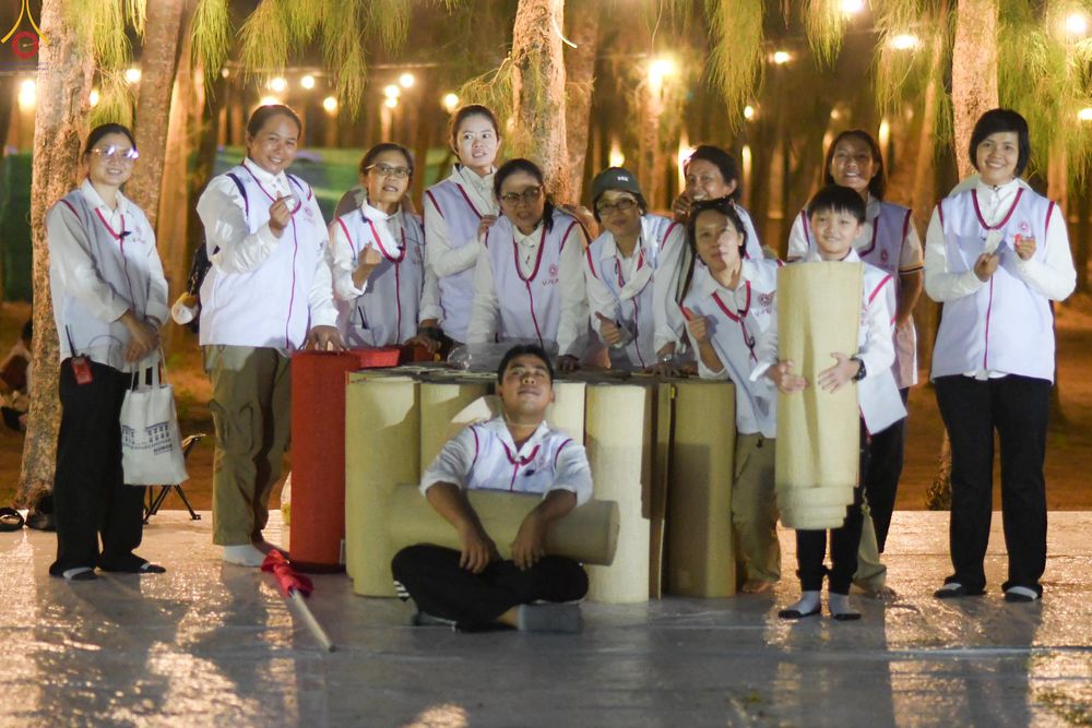 ภาพ No.300550:ภาพเบื้องหลังอาสาสมัครรวมใจ ชุดที่ 3 ในโครงการธรรมยาตรา กตัญญูบูชา มหาปูชนียาจารย์ พระมงคลเทพมุนี(สด จนฺทสโร) พระผู้ปราบมาร อนุสรณ์สถาน 7 แห่ง ปีที่ 14