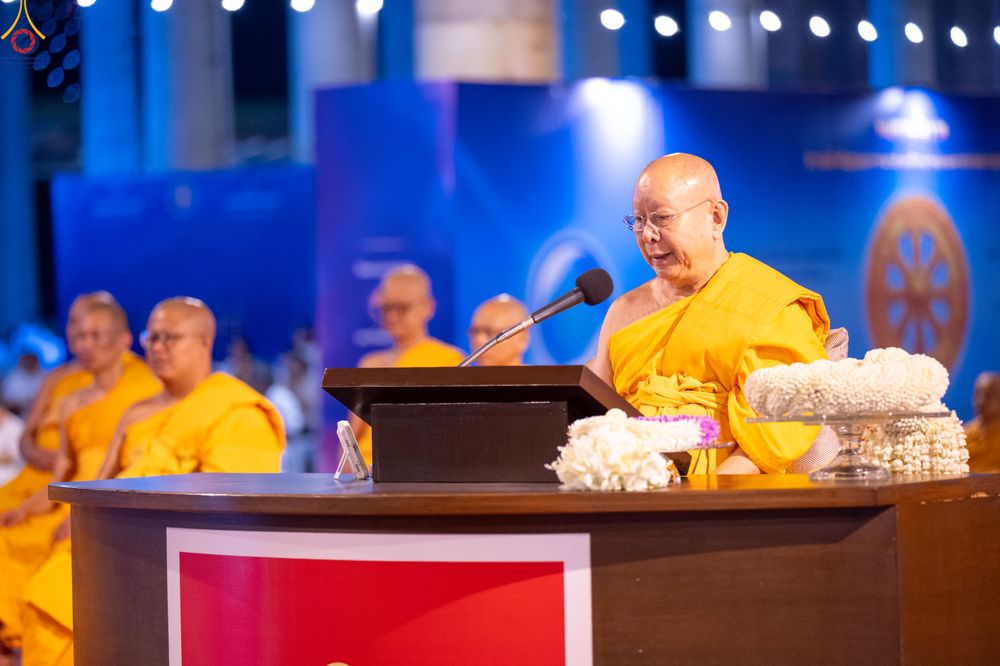 ภาพ No.280286:วันที่ 31 ธันวาคม พ.ศ.2568 -วันที่ 1 มกราคม พ.ศ.2569 พิธีฉลองชัยสวดมนต์บทธัมมจักกับปปวัตนสูตร ครบ 8,000,000,000 จบ , พิธีสวดมนต์ข้ามปี ณ วัดพระธรรมกาย