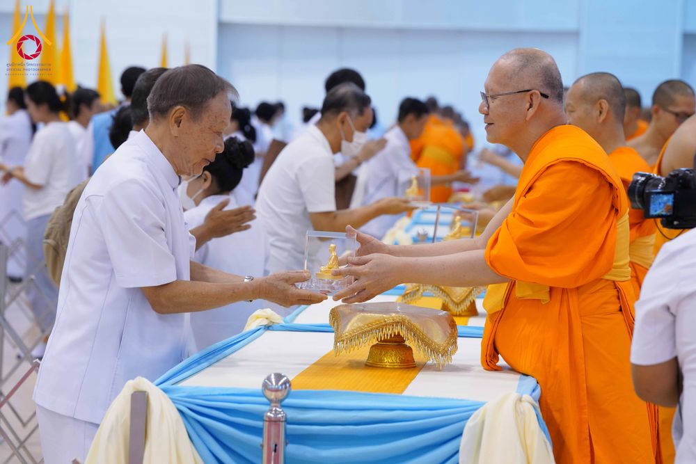 ภาพ No.338093:วันอาทิตย์ต้นเดือน 5 กรกฎาคม พ.ศ.2569 สัมมนาพิเศษ พิธีมอบพระของขวัญ ณ ห้องแก้วสารพัด1 วัดพระธรรมกาย