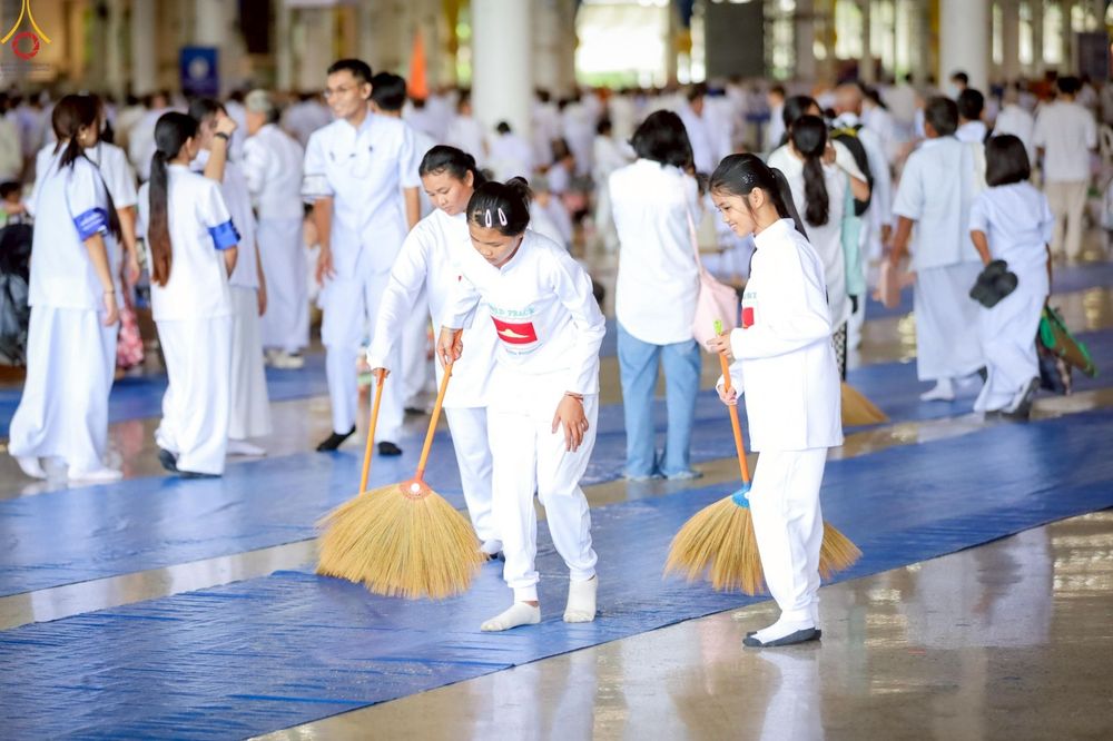 ภาพ No.263996:วันอาทิตย์ที่ 2 พฤศจิกายน พ.ศ. 2568 พิธีตักบาตรอาทิตย์ต้นเดือน ณ บ้านแก้วเรือนทองคุณยายฯ วัดพระธรรมกาย