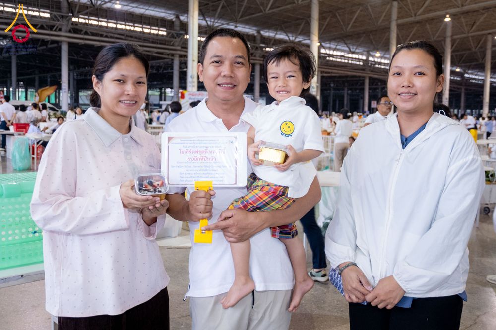 ภาพ No.303472:วันที่ 27 มกราคม พ.ศ. 2569 พิธีถวายภัตตาหารเป็นสังฆทาน แด่พระธรรมยาตรา ณ วัดพระธรรมกาย  จังหวัดปทุมธานี ในโครงการธรรมยาตรา กตัญญูบูชา มหาปูชนียาจารย์ พระมงคลเทพมุนี(สด จนฺทสโร) พระผู้ปราบมาร อนุสรณ์สถาน 7 แห่ง ปีที่ 14