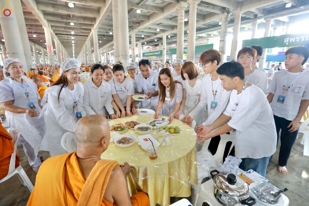 ภาพ No.323755:วันที่ 22 เมษายน พ.ศ.2569(วันคุ้มครองโลก) งานถวายมหาสังฆทาน 40,000 กว่าวัดทั่วประเทศ คณะสงฆ์ฉันภัตตาหารเพล