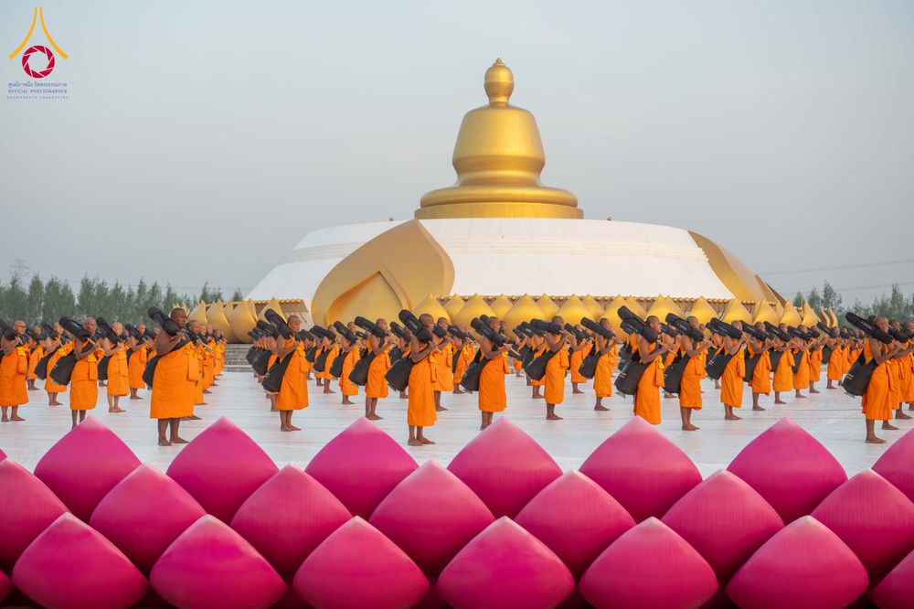 ภาพ No.299824:วันที่ 19 มกราคม พ.ศ.2569 พระธรรมยาตราปฏิบัติธรรมและถ่ายภาพหมู่ประวัติศาสตร์ ณ อนุสรณ์สถานลำดับที่ 5 สถานที่เผยแผ่วิชชาธรรมกายครั้งแรก  อนุสรณ์สถานบางปลาวัดบางปลา อ.บางเลน จ.นครปฐม ในโครงการธรรมยาตรา กตัญญูบูชา มหาปูชนียาจารย์ พระมงคลเทพมุนี(สด จนฺทสโร) 