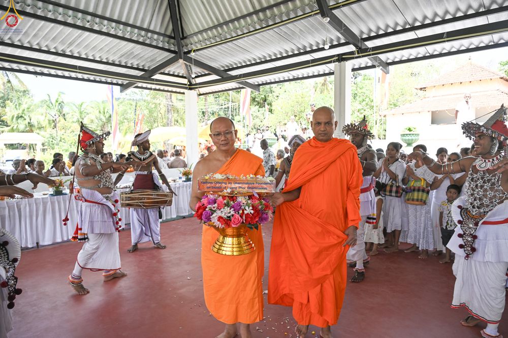 ภาพ No.278682:วันที่ 30 ตุลาคม พ.ศ.2568 กฐินสมทบต่างประเทศ โดยคณะศิษยานุศิษย์ บูชาธรรม 81 ปี หลวงพ่อธัมมชโย ณ วัดศรีสุดาสนะ รังกุต วิหาร ประเทศศรีลังกา