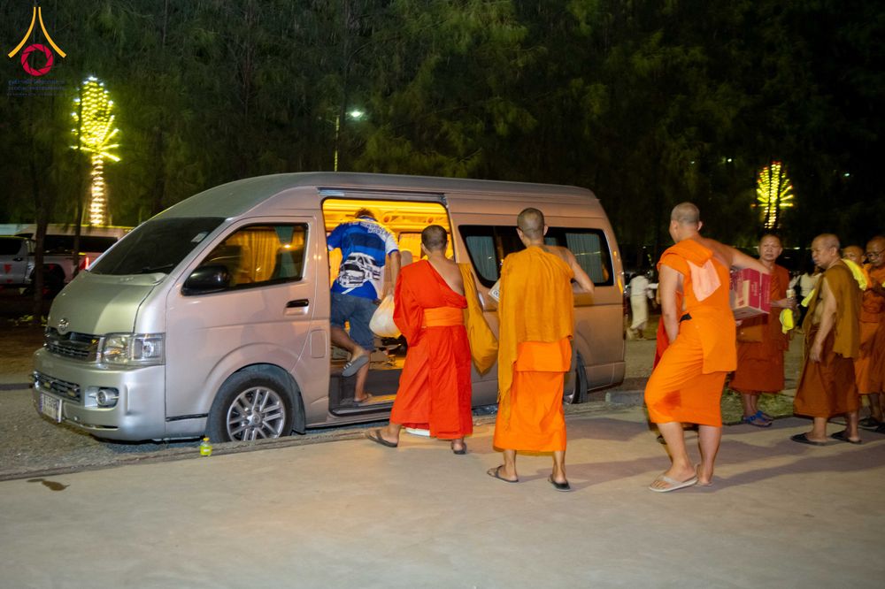 ภาพ No.324558:วันที่ 22 เมษายน พ.ศ.2569 (วันคุ้มครองโลก) บรรยากาศพระสังฆาธิการและสาธุชน การเดินทางกลับ งานถวายมหาสังฆทาน 40,000 กว่าวัดทั่วประเทศ วัดพระธรรมกาย