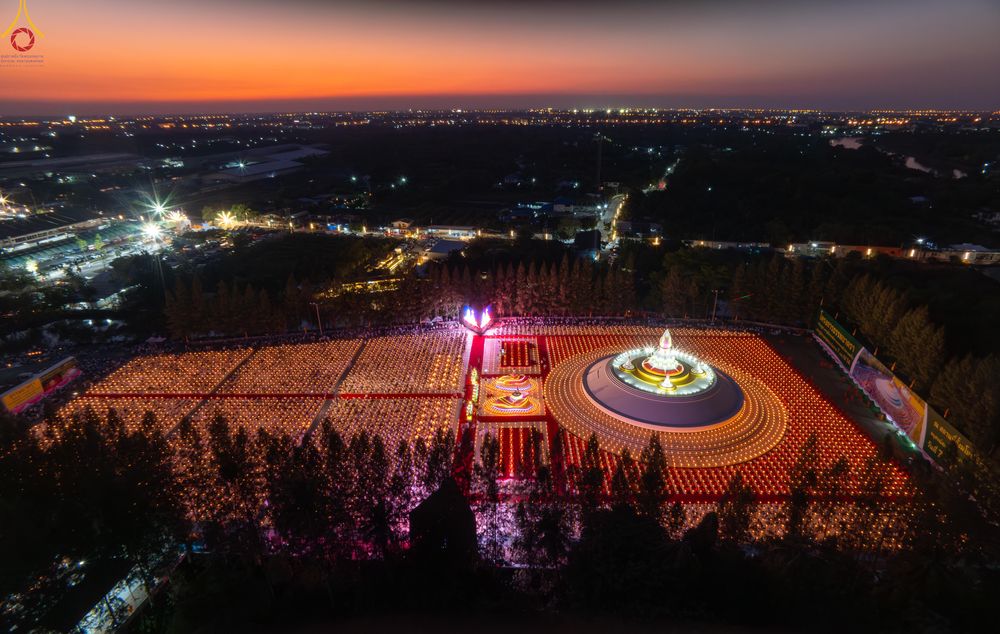 ภาพ No.292162:วันที่ 10 มกราคม พ.ศ. 2569 พิธีจุดประทีปถวายเป็นพุทธบูชา และบูชาธรรมมหาปูชนียาจารย์  ณ อนุสรณ์สถานคลองบางนางแท่น อ.สามพราน จ.นครปฐม ในโครงการธรรมยาตรา กตัญญูบูชา มหาปูชนียาจารย์ พระมงคลเทพมุนี(สด จนฺทสโร) พระผู้ปราบมาร อนุสรณ์สถาน 7 แห่ง ปีที่ 14