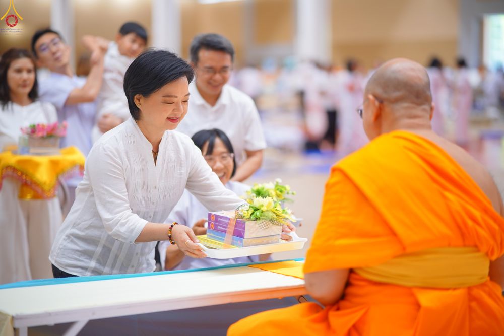 ภาพ No.329092:วันอาทิตย์ที่ 17 พฤษภาคม พ.ศ.2569 พิธีร่วมบุญการศึกษาพระภิกษุสามเณร (หนังสือบาลี นักธรรม ทางก้าวหน้า World-Pec) ณ ห้องแก้วสารพัดนึก 2 วัดพระธรรมกาย
