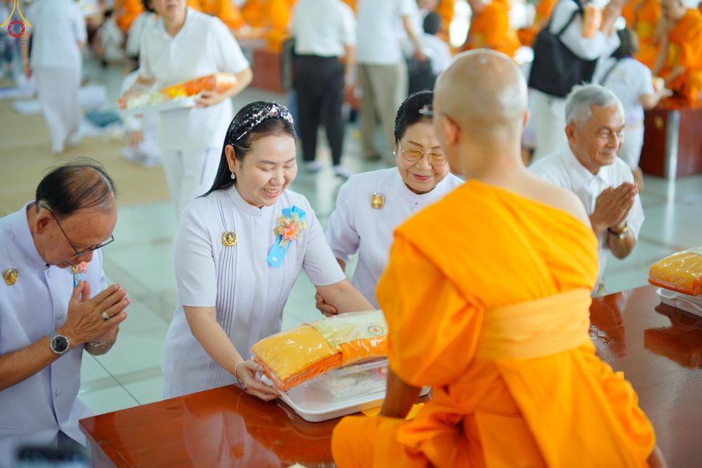 ภาพ No.328852:วันเสาร์ที่ 16 พฤษภาคม พ.ศ.2569 พิธีบุพเปตพลี ครั้งที่ 183 ร่วมอุทิศบุญแด่หมู่ญาติที่ล่วงลับไปแล้ว และสืบทอดอายุพระพุทธศาสนา ณ หอฉันคุณยายอาจารย์ฯ  วัดพระธรรมกาย