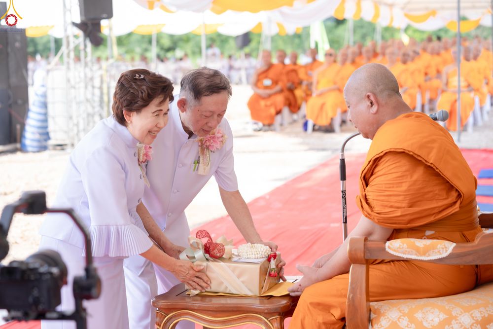 ภาพ No.331423:วันที่ 31 พฤษภาคม พ.ศ.2569 พิธีทอดผ้าป่าและตอกเสาเข็มมงคลต้นแรก องค์พระเจดีย์เพื่อสร้างสันติภาพโลก  ณ ธุดงคสถานพัฒนานิคม จังหวัดลพบุรี