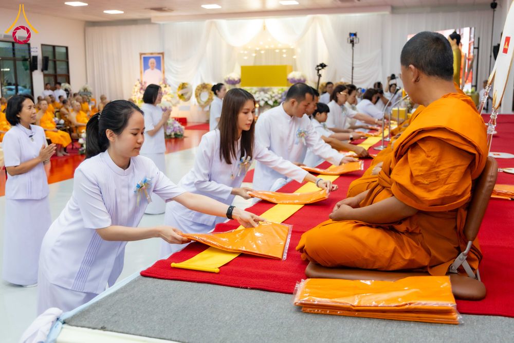 ภาพ No.316254:วันเสาร์ที่ 28 มีนาคม พ.ศ. 2569 พิธีบำเพ็ญกุศล คุณพ่อณรงค์ จินตมากุล  สิริอายุ 99 ปี 11 เดือน โยมบิดา พระครูปลัดรัตนวีรวัฒน์ (รังสฤษดิ์ อิทฺธิจินตโก) ที่ปรึกษาเจ้าคณะจังหวัดปทุมธานี เจ้าอาวาสวัดพระธรรมกาย  ณ ห้องปลูกศรัทธา 2 วัดพระธรรมกาย ปทุมธานี