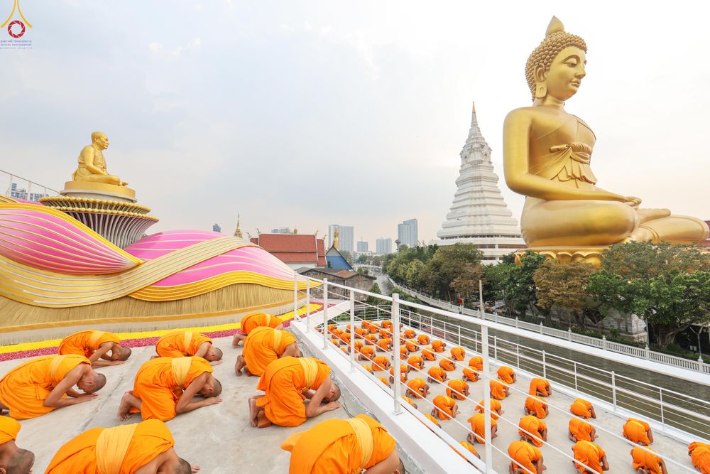 ภาพ No.299956:วันที่ 22 มกราคม พ.ศ.2569 พระธรรมยาตราปฏิบัติธรรม และถ่ายภาพหมู่ประวัติศาสตร์ ณ อาคารธรรมยาตรา กตัญญูบูชามหาปูชนียาจารย์  ตรงข้ามวัดปากน้ำภาษีเจริญ จ.กรุงเทพมหานคร ในโครงการธรรมยาตรา กตัญญูบูชา มหาปูชนียาจารย์ พระมงคลเทพมุนี(สด จนฺทสโร) พระผู้ปราบมาร อนุ