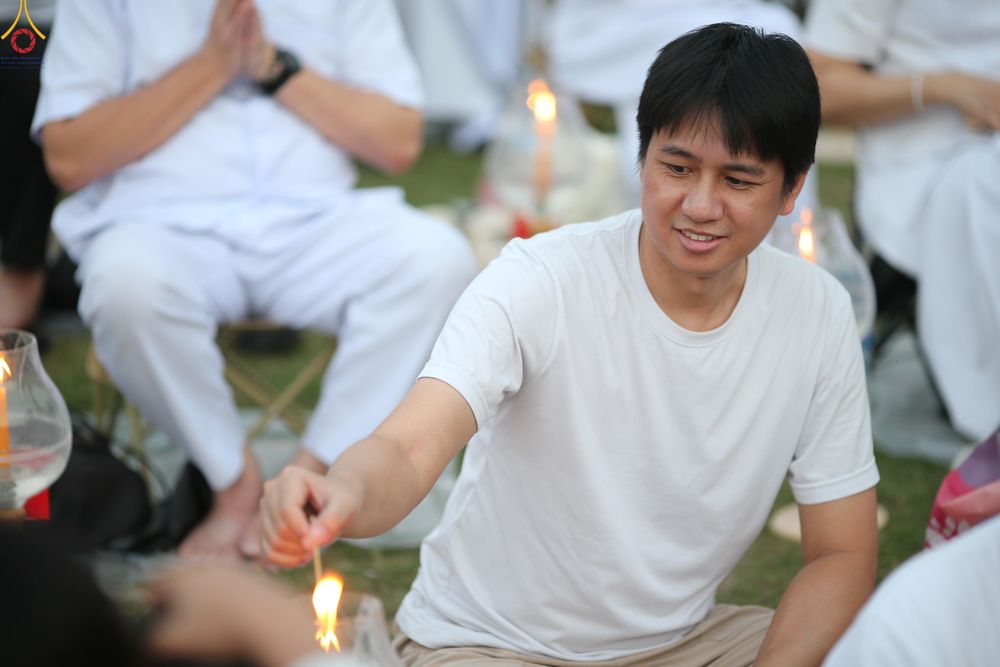 ภาพ No.297048:วันที่ 17 มกราคม พ.ศ. 2569 พิธีจุดประทีปถวายเป็นพุทธบูชา และบูชาธรรมมหาปูชนียาจารย์ (ภาพชุดที่ 2) ณ วัดโบสถ์บน ต.บางคูเวียง จ.นนทบุรี อนุสรณ์สถานลำดับที่ 4 สถานที่เกิดด้วยกายธรรม ในโครงการธรรมยาตรา กตัญญูบูชา มหาปูชนียาจารย์ พระมงคลเทพมุนี(สด จนฺทสโร) พร