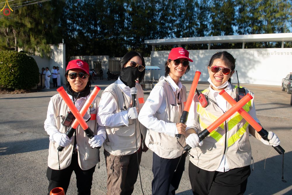 ภาพ No.301485:ภาพเบื้องหลังอาสาสมัครรวมใจ ชุดที่ 4 ในโครงการธรรมยาตรา กตัญญูบูชา มหาปูชนียาจารย์ พระมงคลเทพมุนี(สด จนฺทสโร) พระผู้ปราบมาร อนุสรณ์สถาน 7 แห่ง ปีที่ 14