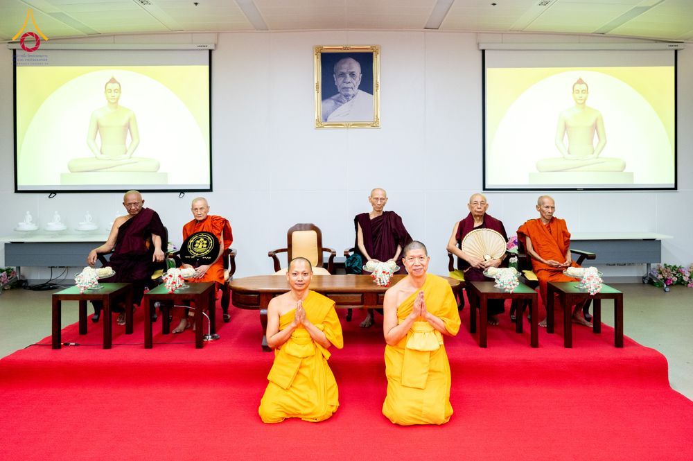 ภาพ No.325560:วันที่ 24 เมษายน พ.ศ.2569 หลวงพ่อทัตตชีโว รองเจ้าอาวาสวัดพระธรรมกาย ถวายการต้อนรับและปฏิสันถารคณะสงฆ์เมียนมาร์