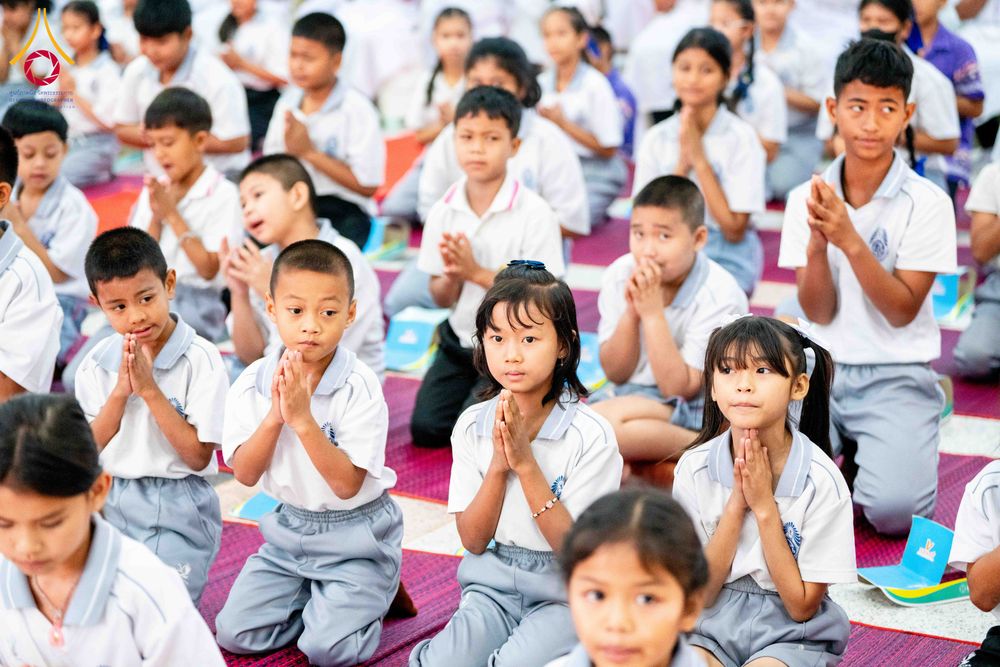 ภาพ No.304408:วันที่ 27 มกราคม พ.ศ. 2569 พิธีทอดผ้าป่าทำนุบำรุงศาสนสถาน ณ วัดบางไผ่นารถ ต.บางไทรป่า อ.บางเลน จ.นครปฐม ในโครงการธรรมยาตรา กตัญญูบูชา มหาปูชนียาจารย์ พระมงคลเทพมุนี(สด จนฺทสโร) พระผู้ปราบมาร อนุสรณ์สถาน 7 แห่ง ปีที่ 14