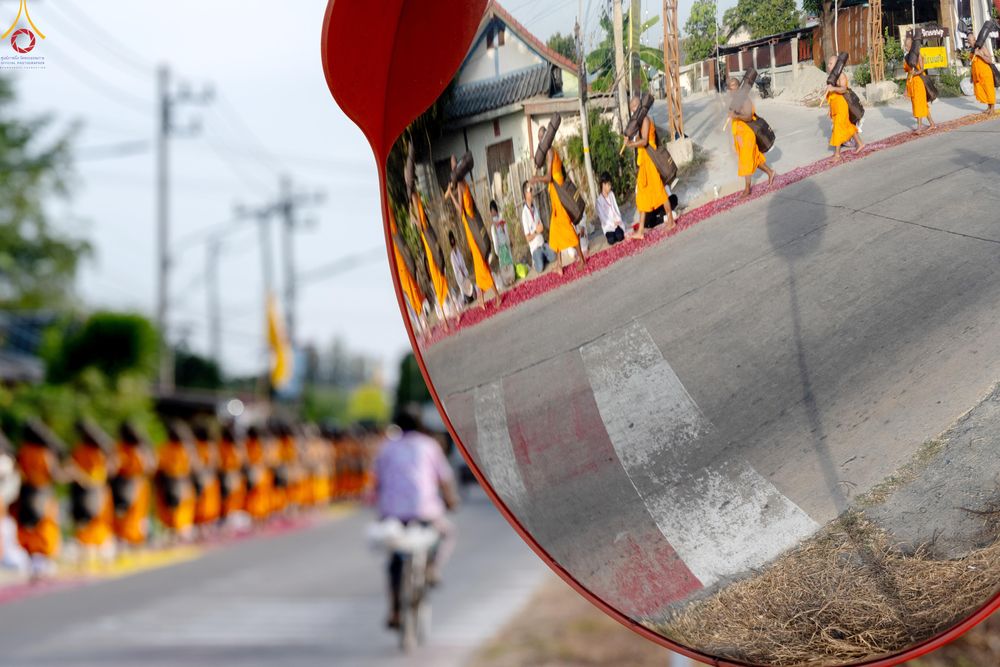 ภาพ No.287820:วันที่ 3 มกราคม พ.ศ. 2569 พิธีต้อนรับพระธรรมยาตรา ครั้งที่ 2 (ภาพชุดที่ 2) ในโครงการธรรมยาตรา กตัญญูบูชา มหาปูชนียาจารย์ พระมงคลเทพมุนี(สด จนฺทสโร) พระผู้ปราบมาร อนุสรณ์สถาน 7 แห่ง ปีที่ 14 ณ อนุสรณ์สถานมหาวิหารพระมงคลเทพมุนี (โลตัสแลนด์) อ.สองพี่น้อง จ.