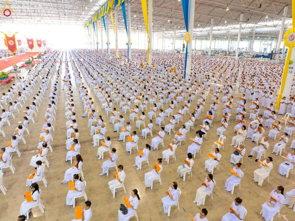 ภาพ No.318417:วันอาทิตย์ต้นเดือนที่ 5 เมษายน พ.ศ.2569 พิธีทอดผ้าป่าสมทบมหาสังฆทาน 40,000 กว่าวัดทั่วประเทศ ณ สภาธรรมกายสากล วัดพระธรรมกาย