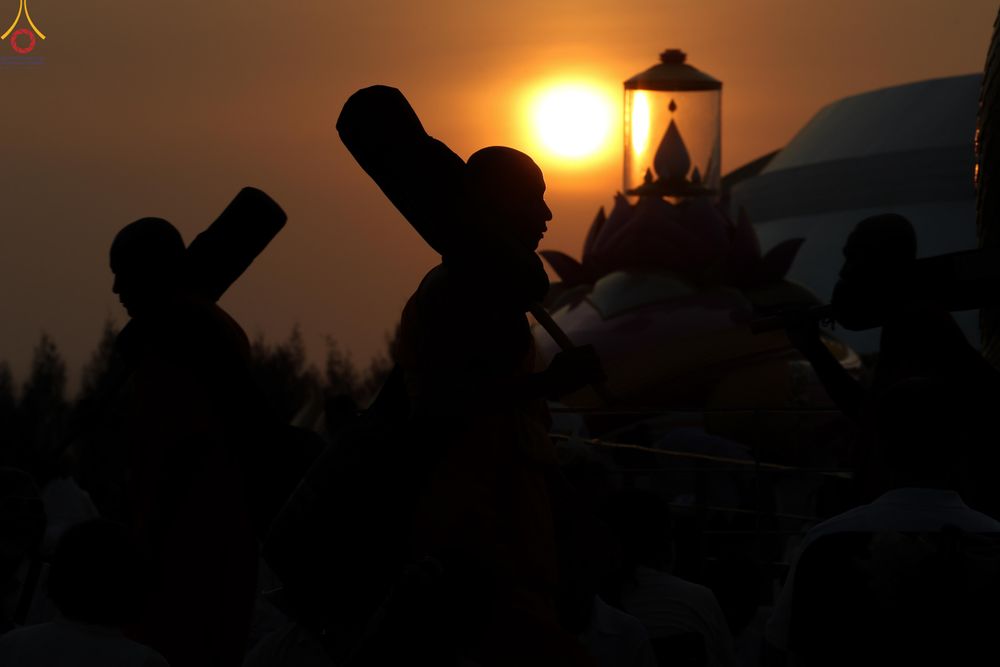 ภาพ No.299514:วันที่ 18 มกราคม พ.ศ. 2569 พิธีต้อนรับพระธรรมยาตรา (ภาพชุดที่ 2) ณ อนุสรณ์สถานลำดับที่ 5  สถานที่เผยแผ่วิชชาธรรมกายครั้งแรก อนุสรณ์สถานบางปลา วัดบางปลา อำเภอบางเลน จังหวัดนครปฐม ในโครงการธรรมยาตรา กตัญญูบูชา มหาปูชนียาจารย์ พระมงคลเทพมุนี(สด จนฺทสโร) พระ