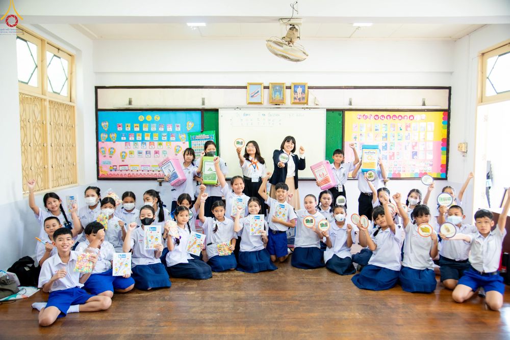 ภาพ No.288934:วันพุธที่ 17 ธันวาคม พ.ศ.2568 กิจกรรมเยาวชนไทยรวมใจทำความดี "เด็กดีมหานคร ต้นแบบด้านศีลธรรม" แข่งขันสอบตอบปัญหาศีลธรรมในพระพุทธศาสนา ครั้งที่ 7 และวันรวมพลังเด็กดี V-Star ประจำปี 2568 ณ วัดมหาธาตุยุวราชรังสฤษฎิ์ราชวรมหาวิหาร กรุงเทพมหานคร