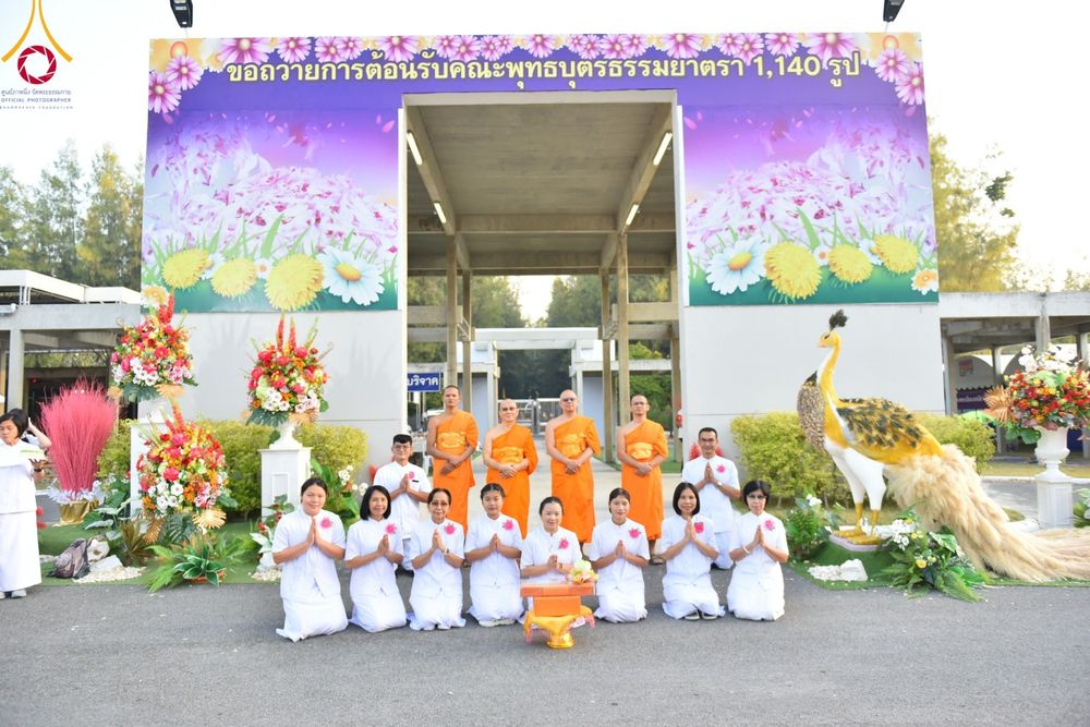 ภาพ No.106753:พิธีถวายภัตตาหารเป็นสังฆทาน แด่คณะพระธรรมยาตราฯ ในโครงการธรรมยาตรากตัญญูบูชา มหาปูชนียาจารย์ พระมงคลเทพมุนี(สด จนฺทสโร) พระผู้ปราบมาร อนุสรณ์สถาน 7 แห่ง ปีที่ 12 วันที่ 6 มกราคม พ.ศ. 2567 ณ อนุสรณ์สถานโลตัสแลนด์ จ.สุพรรณบุรี