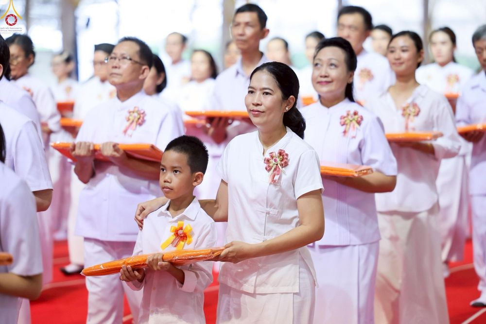 ภาพ No.243992:วันอาทิตย์ที่ 7 กันยายน พ.ศ. 2568 พิธีทอดผ้าป่าสมทบกฐินวัดพระธรรมกาย และสมทบกฐิน 30,000 วัดทั่วไทย ครั้งที่ 2 ณ ห้องแก้วสารพัดนึก 1 วัดพระธรรมกาย