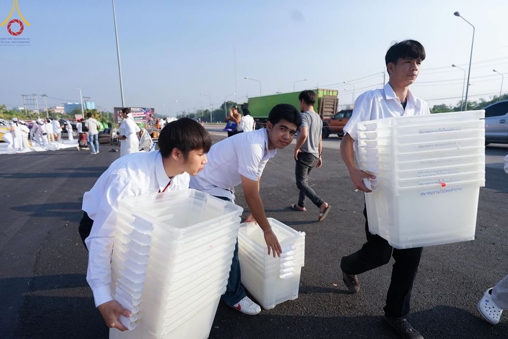 ภาพ No.180484:พิธีตักบาตรพระ ๑,๐๐๐ รูป ฉลองเมืองลำปาง ๑,๓๔๔ ปี วันเสาร์ที่ ๗ ธันวาคม พ.ศ. ๒๕๖๗ ณ ลานพระบรมราชานุสาวรีย์ พระนเรศวรมหาราช อ.เกาะคา จ.ลำปาง