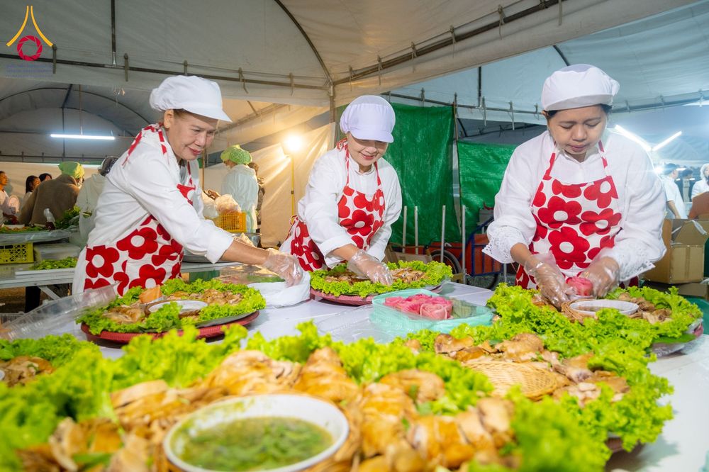 ภาพ No.292251:วันที่ 11 มกราคม พ.ศ. 2569 พิธีถวายภัตตาหารเป็นสังฆทาน แด่พระธรรมยาตรา ในโครงการธรรมยาตรา กตัญญูบูชา มหาปูชนียาจารย์ พระมงคลเทพมุนี(สด จนฺทสโร) พระผู้ปราบมาร อนุสรณ์สถาน 7 แห่ง ปีที่ 14 ณ  อนุสรณ์สถานลำดับที่ 2  สถานที่ตั้งมโนปณิธานบวชตลอดชีวิต อนุสรณ์สถ