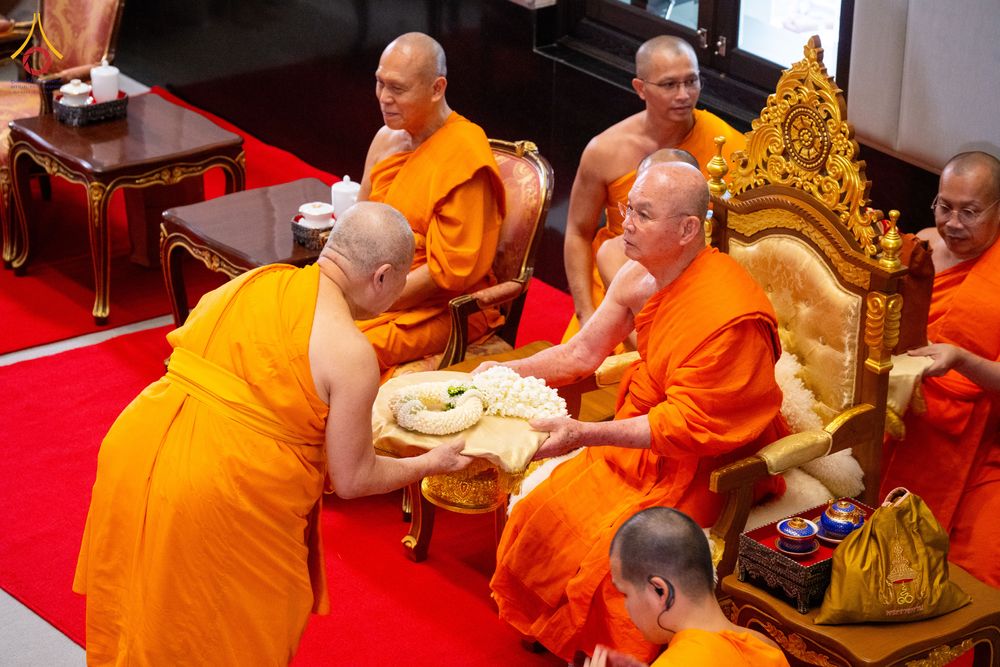 ภาพ No.332326:วันเสาร์ที่ 6 มิถุนายน พ.ศ.2569 พิธีต้อนรับสัญญาบัตร พัดยศ พระราชภาวนาวชิรวิเทศ วิ. ณ อุโบสถพระไตรปิฏก วัดพระธรรมกาย