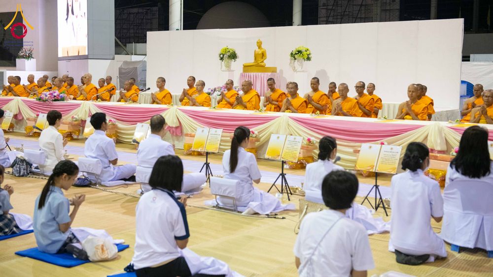 ภาพ No.303537:วันที่ 27 มกราคม พ.ศ. 2569 พิธีถวายภัตตาหารเป็นสังฆทาน แด่พระธรรมยาตรา ณ วัดพระธรรมกาย  จังหวัดปทุมธานี ในโครงการธรรมยาตรา กตัญญูบูชา มหาปูชนียาจารย์ พระมงคลเทพมุนี(สด จนฺทสโร) พระผู้ปราบมาร อนุสรณ์สถาน 7 แห่ง ปีที่ 14