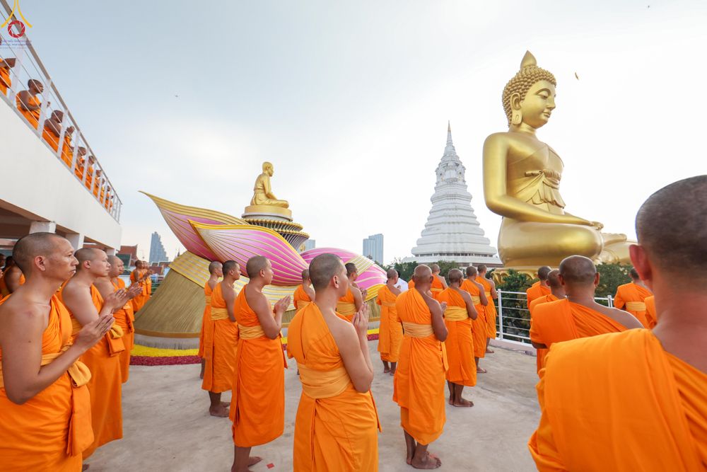 ภาพ No.300044:วันที่ 22 มกราคม พ.ศ.2569 พระธรรมยาตราปฏิบัติธรรม และถ่ายภาพหมู่ประวัติศาสตร์ ณ อาคารธรรมยาตรา กตัญญูบูชามหาปูชนียาจารย์  ตรงข้ามวัดปากน้ำภาษีเจริญ จ.กรุงเทพมหานคร ในโครงการธรรมยาตรา กตัญญูบูชา มหาปูชนียาจารย์ พระมงคลเทพมุนี(สด จนฺทสโร) พระผู้ปราบมาร อนุ