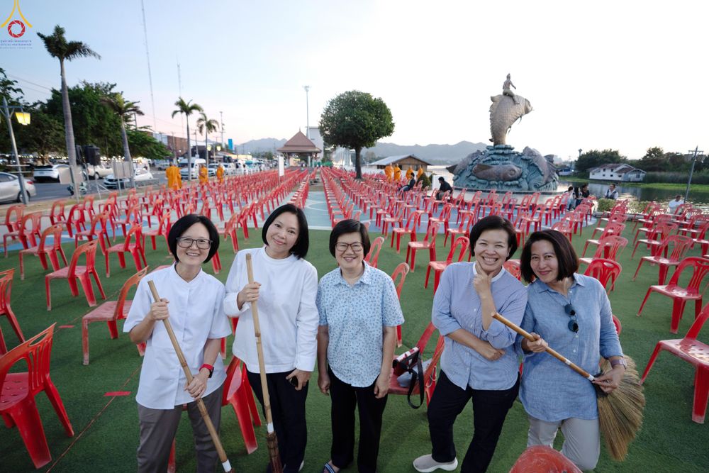 ภาพ No.282419:วันที่ 19 -20 ธันวาคม พ.ศ.2568 เบื้องหลังความสำเร็จ ของการจัดงานตักบาตร พระ 10,000 รูป Skywalk กาญจนบุรี